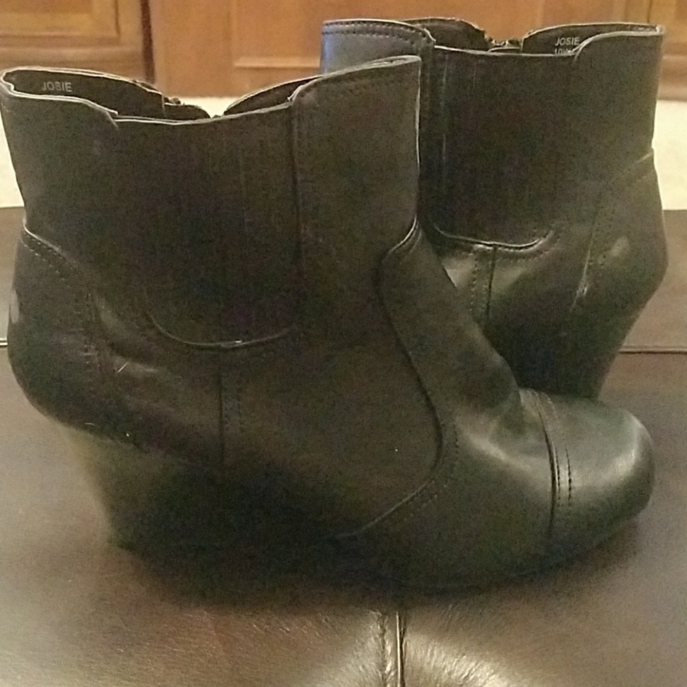 Wedge boots